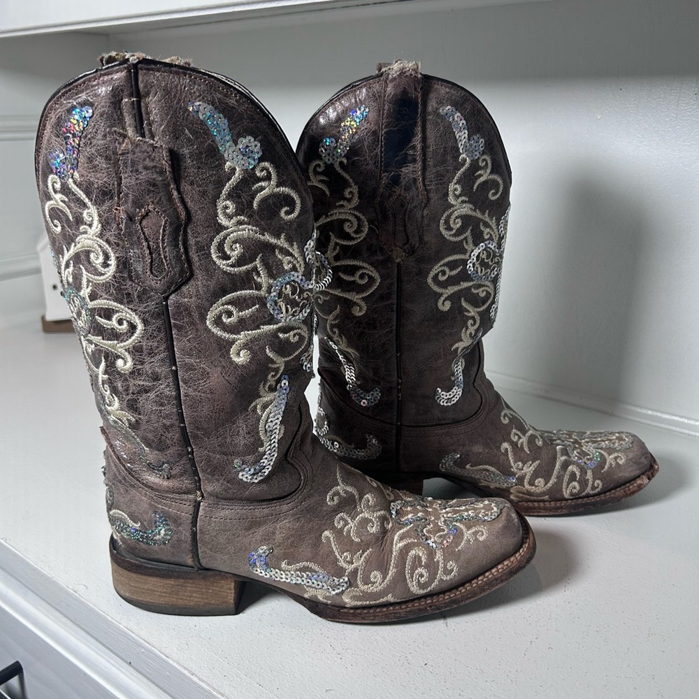 **SOLD**Corral Boots Women’s 8M Embroidered Sequins Western Cowboy Boots - Picture 2 of 9